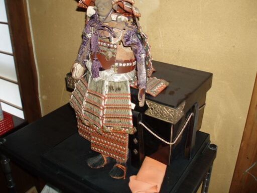 昭和初期の武者人形　鎧　兜　収納箱　つき