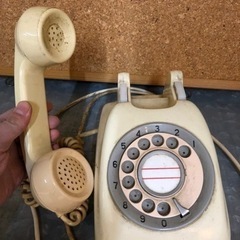昔の懐かしい電話機　白色　k