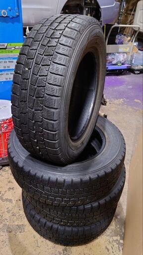 スタッドレス 195 65 15 バリ山 2015年製 ダンロップ 8分山