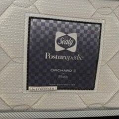 シーリー　ポスチャーペディック　 ダブルマットレスのセミダブル　ベッドフレーム付（ヘッドボード無しのタイプ）