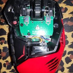 パソコンのマウスの分解に詳しい方、助けて下さい