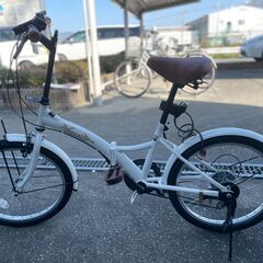【美品】2022年10月購入　折り畳み自転車　ホワイト　変速6段