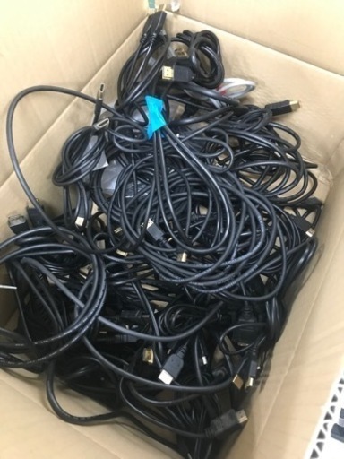 大量のHDMIケーブル　いろいろ