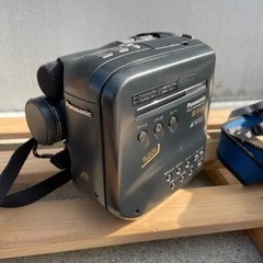 古いビデオカメラ