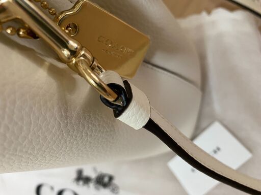【ほぼ新品】コーチ　スモールタウンバケットバッグ 　数時間だけ使用 ほぼ新品】コーチ スモールタウンバケットバッグ 数時間だけ使用