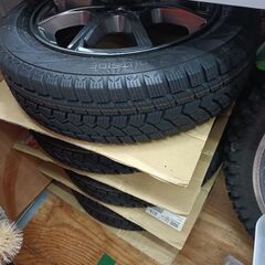 スタッドレスタイヤ　4本　未使用品　室内保管　アルミホイールセット
