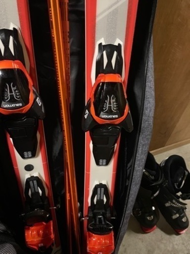 引っ越しのため1月のみの販売!元々15万以上 salomon スキー、stock、ブーツ、ケース付き! - 札幌市