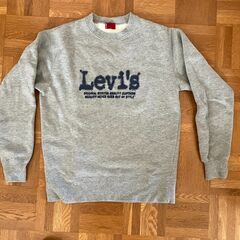  Levi's トレーナー   グレー色　メンズＭ　美品  （価...