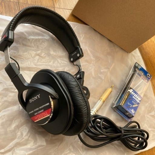 美品【準新品、箱、アダプター付き】SONY MDR-CD900ST