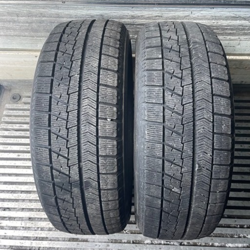 スタッドレスタイヤ バリ山 バリ溝タイヤ！でもよく見てみると