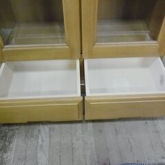 セール中につき、通常特価14,278円より3,000円引きの11,278円!　旭川特選　無垢材家具　書棚　扉付き本棚　天然木　引き出し付き　収納家具　フリーボード　