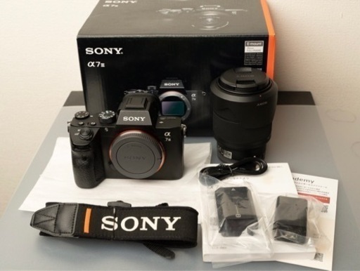 Sony a7III フルサイズミラーレス一眼レフカメラ(付属品+おまけ付き)