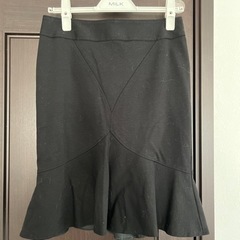 黒マーメイドラインのスカート