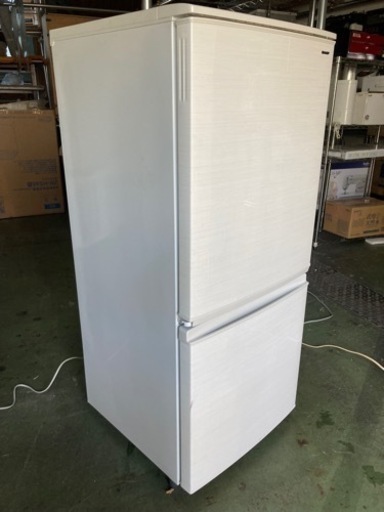 ● 冷蔵庫、SHARP、137L、ホワイト、配送設置料込み