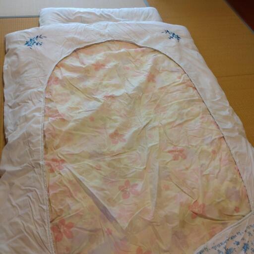 布団一組、毛布付、布団カバー付
