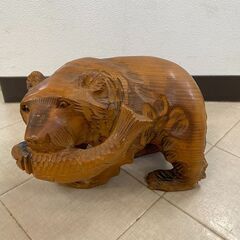木彫りの子熊　F242