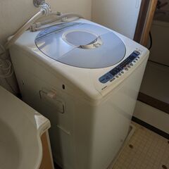 洗濯機差し上げます。実働ですが保証なし。NW-D8BX（A）20...