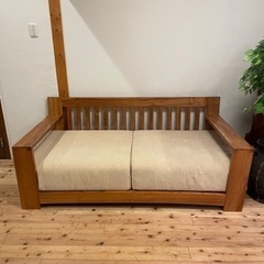 定価30万無垢チーク材の圧倒的な存在感。ゆったり高級仕様のラグジュアリーソファー