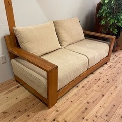 定価30万無垢チーク材の圧倒的な存在感。ゆったり高級仕様のラグジュアリーソファー