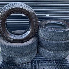 205/75R16 スタッドレスタイヤ