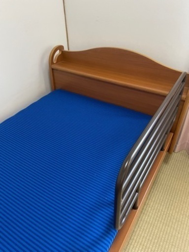 【お子様用や介護用にも】取り外し可能な落下防止ガード付きシングルベッド＆マットレス