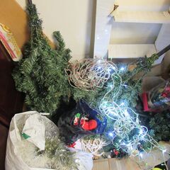 クリスマスツリー（ジャンク）と電飾など