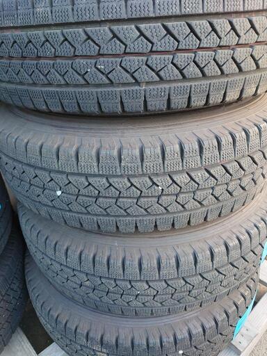ハイエース 中古スタッドレス4本セット