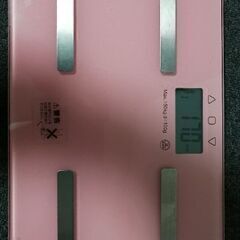 ピンク色の体重計
