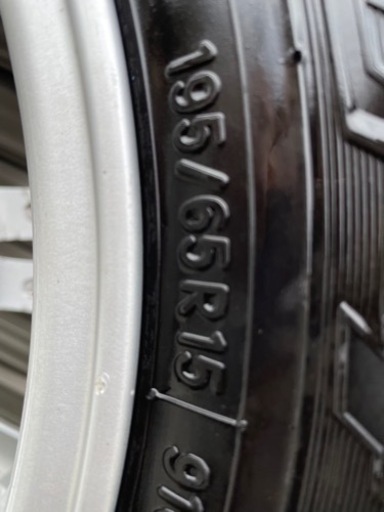 お渡し決定】スタッドレスタイヤ 195/65R15