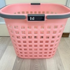 ピンクの洗濯
カゴ