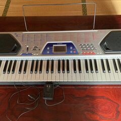 カシオ CASIO 電子キーボード　ピアノ　６１鍵盤
