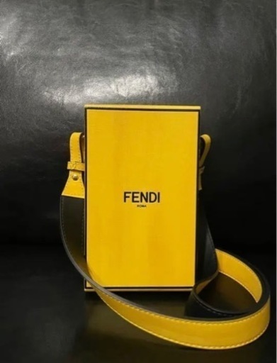 FENDI 縦型ボックス バッグ 定価18万 本日のみ3万で譲ります‍♂️