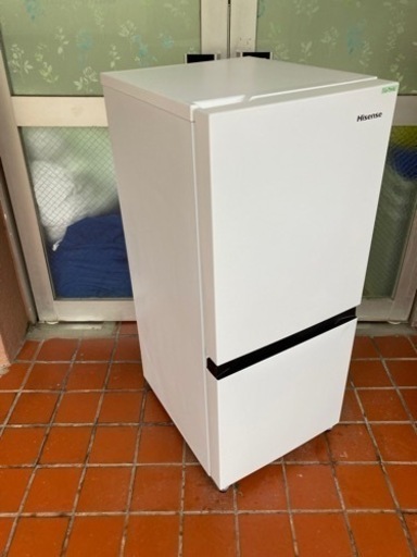 【値下げしました】【美品】22年製　冷蔵庫　HR-D1304 ハイセンス　135L ホワイト　右開き1798