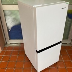 【値下げしました】【美品】22年製　冷蔵庫　HR-D1304 ハイセンス　135L ホワイト　右開き1798