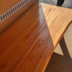 檜のテーブルです