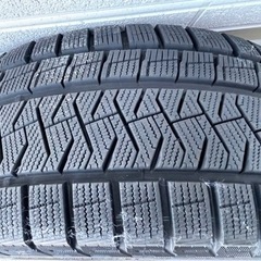 スタッドレスタイヤ　ピレリ　4本
