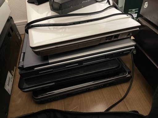 ノートパソコン7台、タブレット2台、プリンター5台など