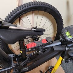 【美品】SPECIALIZED  (スペシャライズド) STUMPJUMPER ALLOY 現行モデル マウンテンバイク MTB + サスペンション用小型空気入れ、タイヤ空気入れ、ABUS鍵、スマホホルダー、マッドガード付き、 Goproマウント、 マグライトマウント