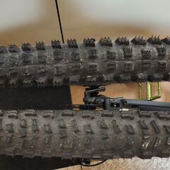 【美品】SPECIALIZED  (スペシャライズド) STUMPJUMPER ALLOY 現行モデル マウンテンバイク MTB + サスペンション用小型空気入れ、タイヤ空気入れ、ABUS鍵、スマホホルダー、マッドガード付き、 Goproマウント、 マグライトマウント