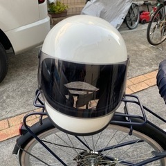 バイクのヘルメット二個です