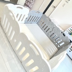 取引完了】【美品】caraz ベビーサークル8枚+プレイマット ホワイト