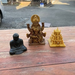 小さな大仏、仏塔、インドの神様？