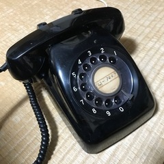 アンティークなダイヤル式黒電話