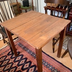 木製テーブル　木の机