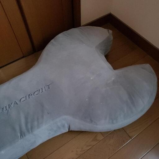 ☆在庫中☆超特大 鈴鹿サーキット スパナ型クッション 抱き枕 サイズ約130×60×16　レース　8耐　４耐　F1　フォーミュラーカー　全日本