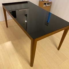 購入者決定【美品】ダイニングテーブル（表面ガラス板）