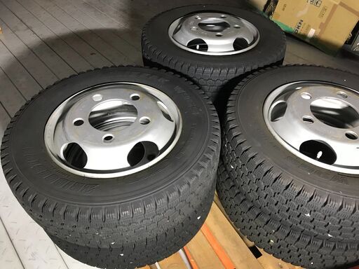 いすゞエルフ使用スタッドレス6本 いすゞエルフ使用スタッドレス6本