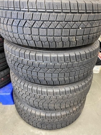 タイヤ、ホイール スタッドレスタイヤ　16インチ　215/65R16