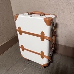スーツケース　革調　フェイクレザー　白