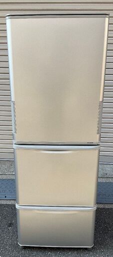 【RKGRE-029】特価！シャープ/350L 3ドア冷凍冷蔵庫/どっちもドア/SJ-W351C-S(シルバー系)/中古品/2017年製/当社より近隣無料配達！